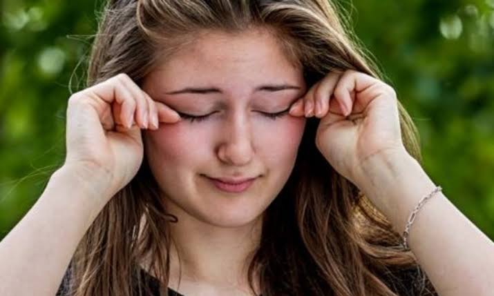 أبرزها الجفاف.. 4 أسباب رئيسية لحكة العين والجفون