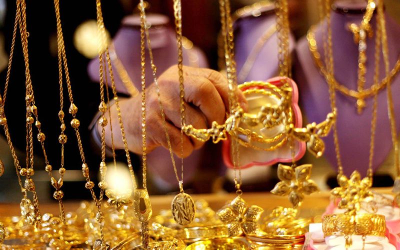 صدمة للعرسان.. رئيس شعبة الذهب يكشف توقعات أسعار المعدن النفيس في 2024